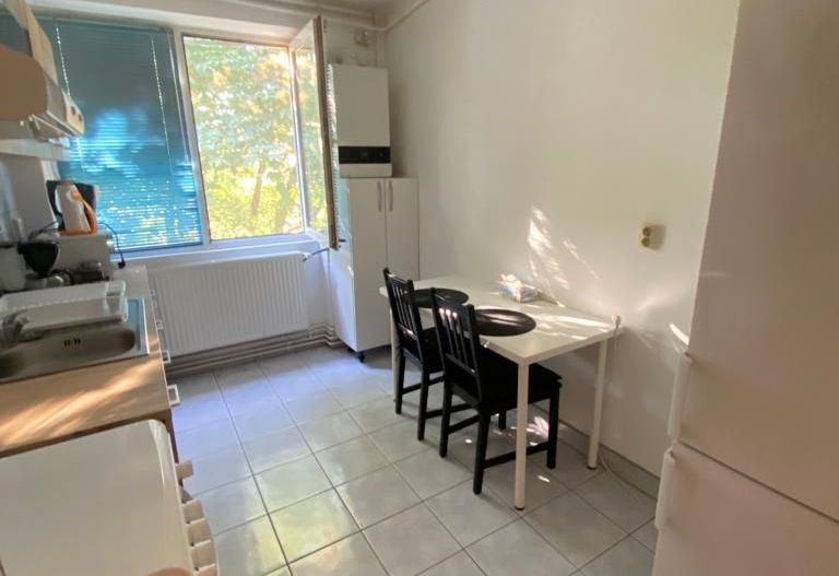 3 camere confort 1 etaj 3 zona Medicina CENTRALA PROPRIE - Poză 9