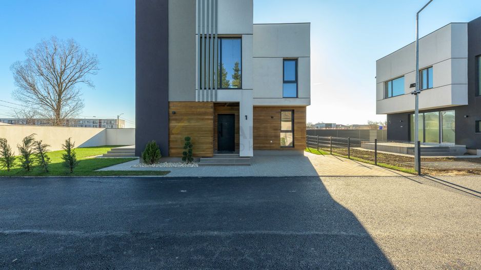 Vila Individuale de Lux în Tunari - Poză 21