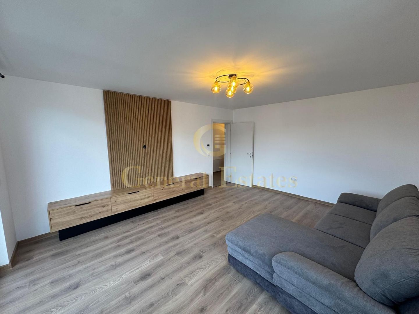 Apartament 3 camere de închiriat – Zona Tractorul - Poză 2