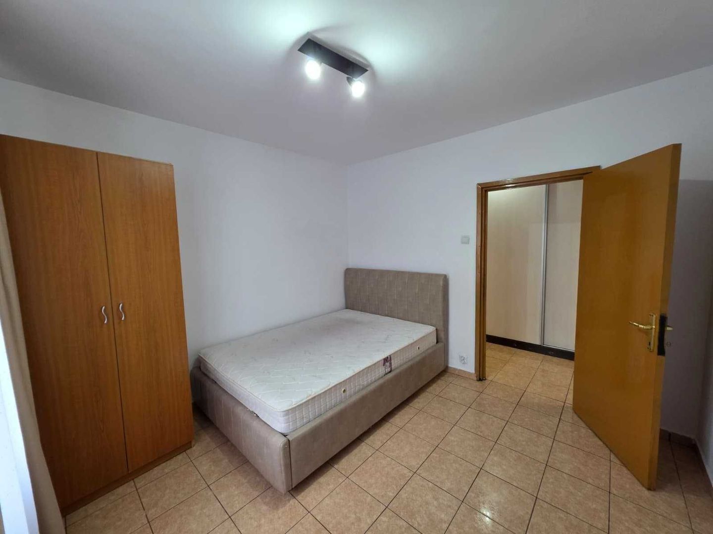 3 camere spatioase, AC, dressing generos, zona linistita Titan - Poză 3