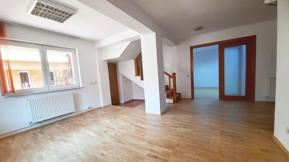 Casă / Vilă cu 4 camere de închiriat în Stefan cel Mare, Bucuresti - Poză 4