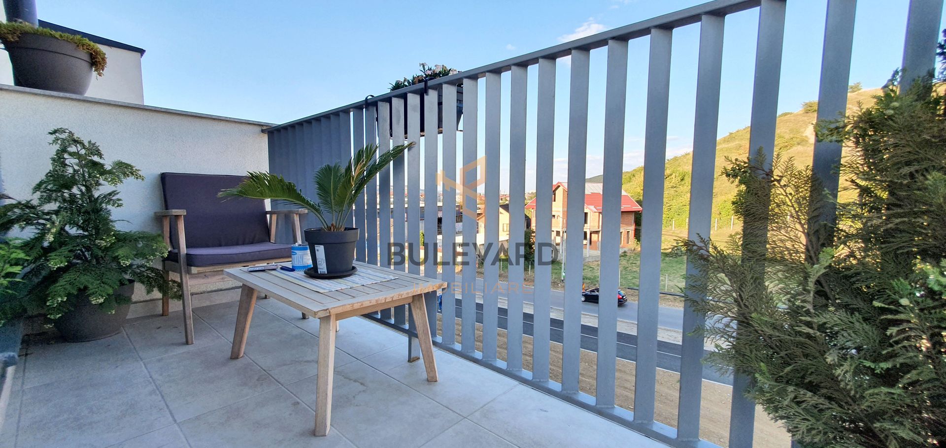 Apartament cu 3 camere, zona strazii Eroilor! - Poză 1