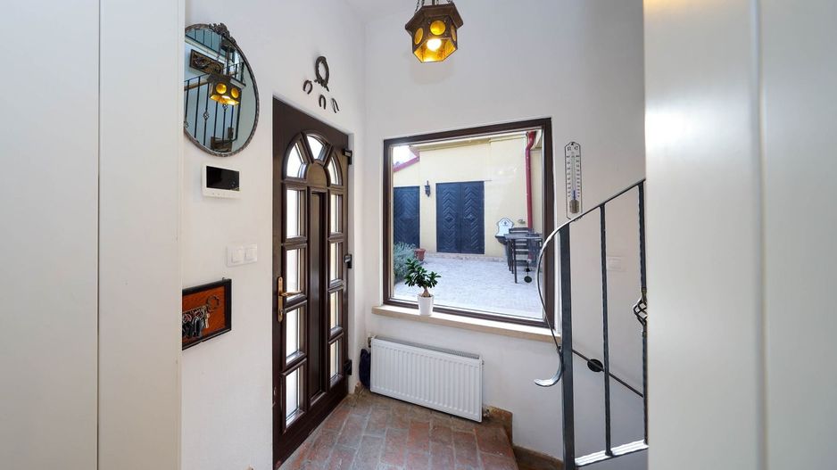 Casă deosebită de vânzare în centrul Brașovului - Poză 9