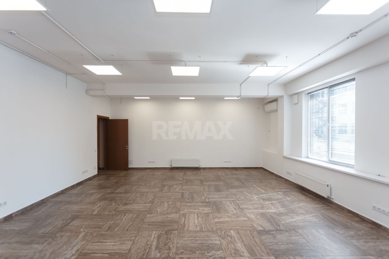 Vanzare oficiu in centru orasului - Poză 7