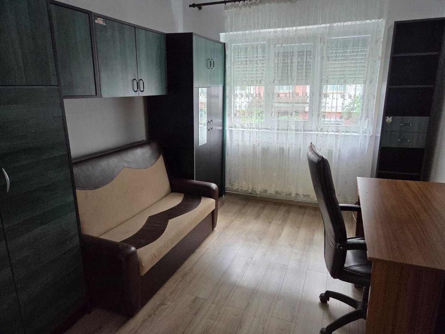 Spitalul Județean | 3 Camere Decomandate | Etaj 1 | Centrală Proprie | Renovat - Poză 6