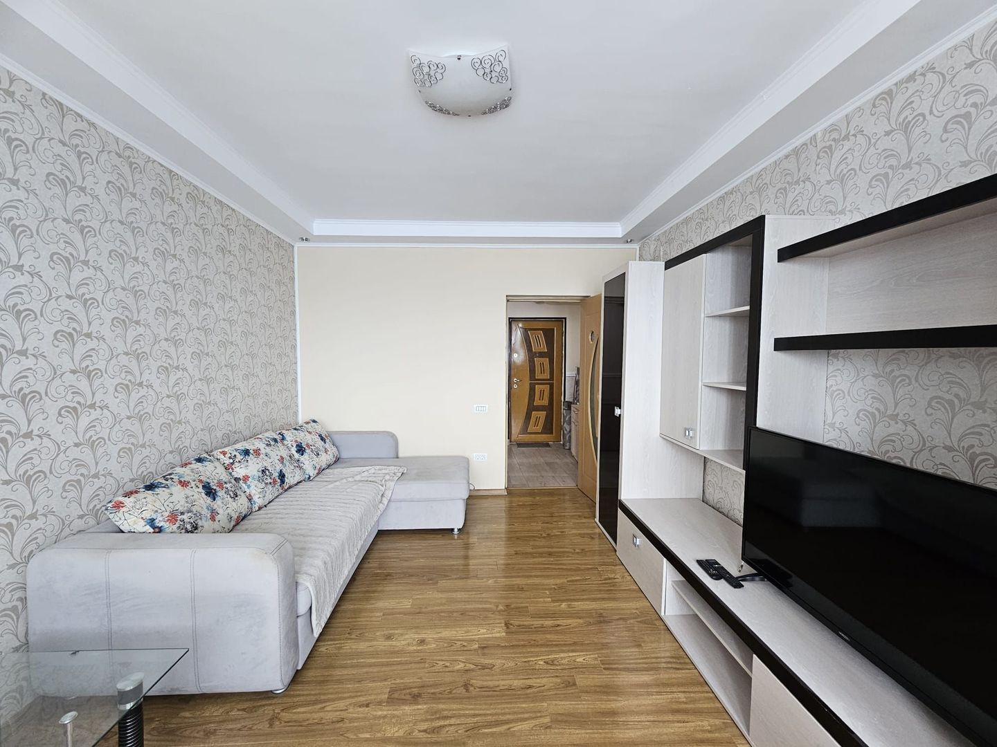 Apartament 2 camere renovat,mobilat si utilat - de vanzare - Poză 1
