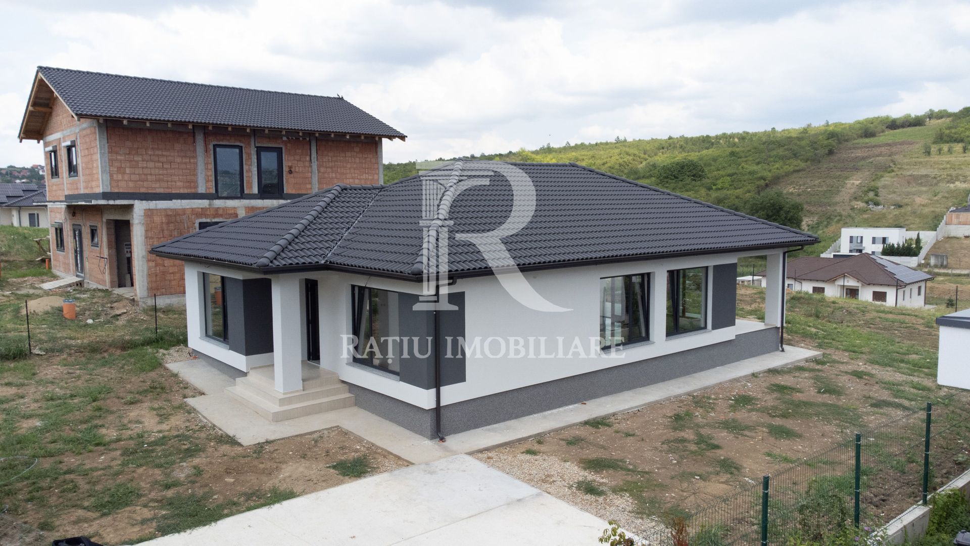 Casă modernă de vânzare | 3 dormitoare | Teren 750 mp | Oradea - Poză 2