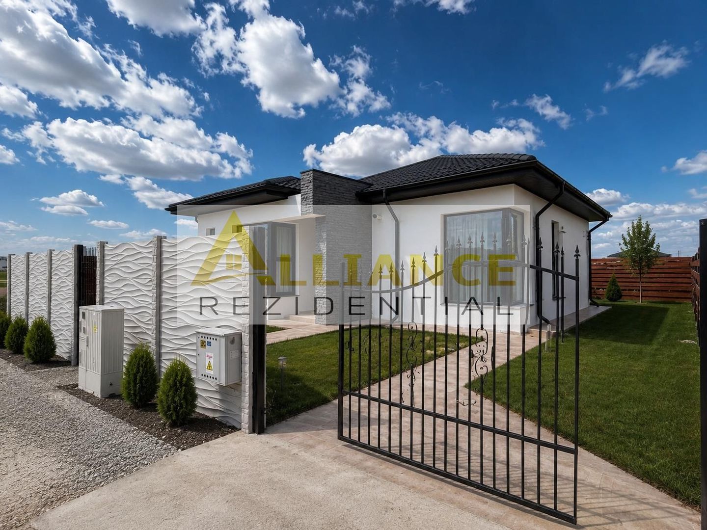 Casă individuală  3 camere 2 băi teren 375 mp ! - Poză 1