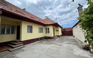 Pensiune cu potențial deosebit, vedere spectaculoasă spre Piatra Craiului - Poză 3