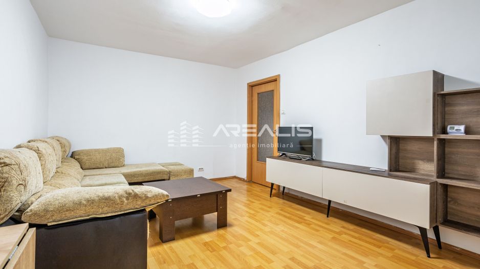 De închiriat -Apartament 3 camere, decomandat, zonă centrală - Poză 2