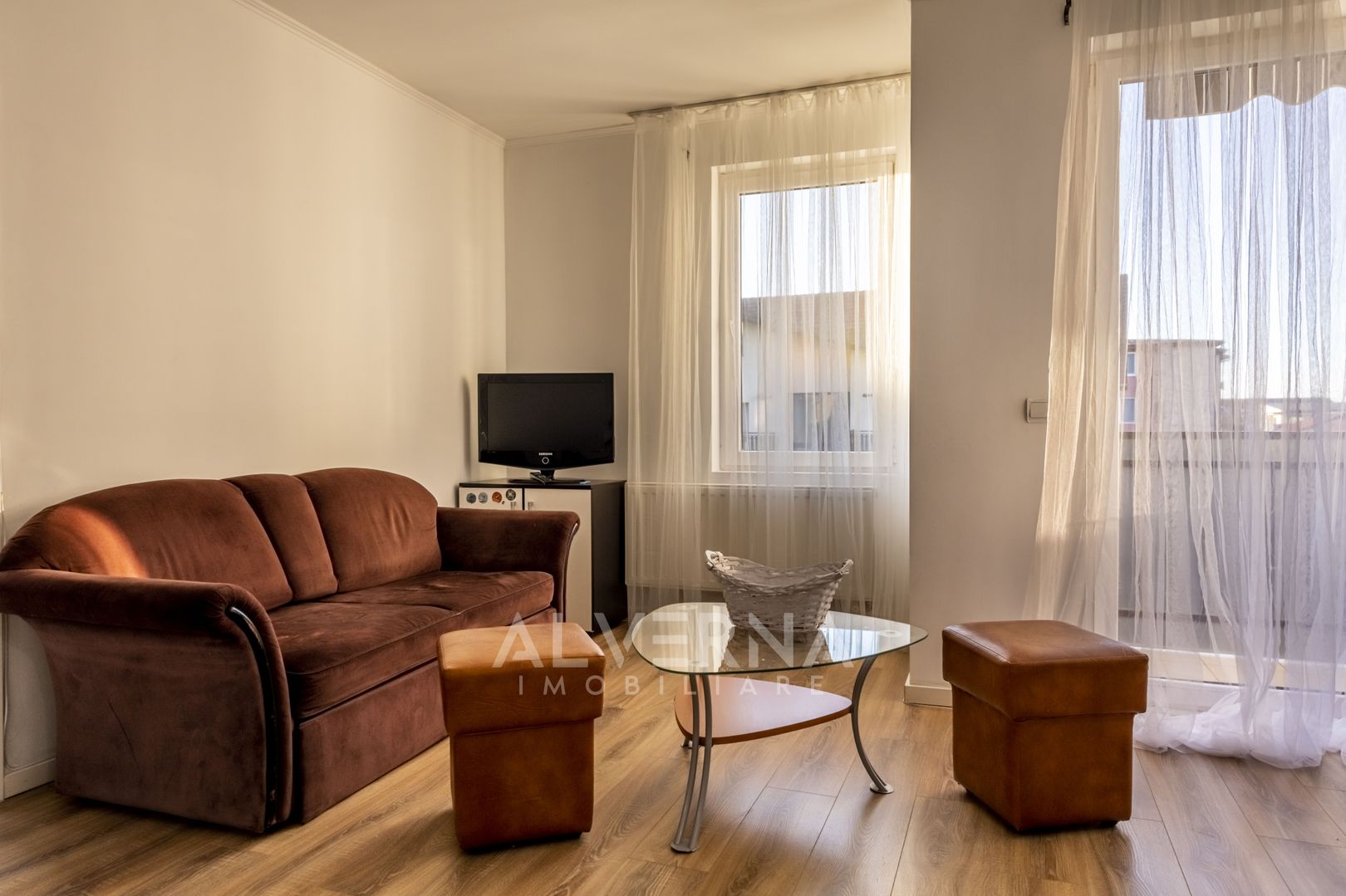 Inchiriere apartament 3 camera, 68mp + balcon, loc parcare, zona Terra - Poză 2