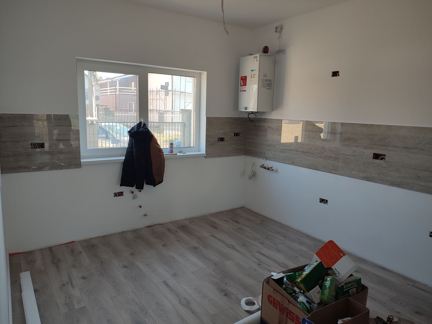 Sacalaz, 1/2 Duplex pe Etaj, 4 Camere,2 Bai,Terasa Acoperita - Poză 6