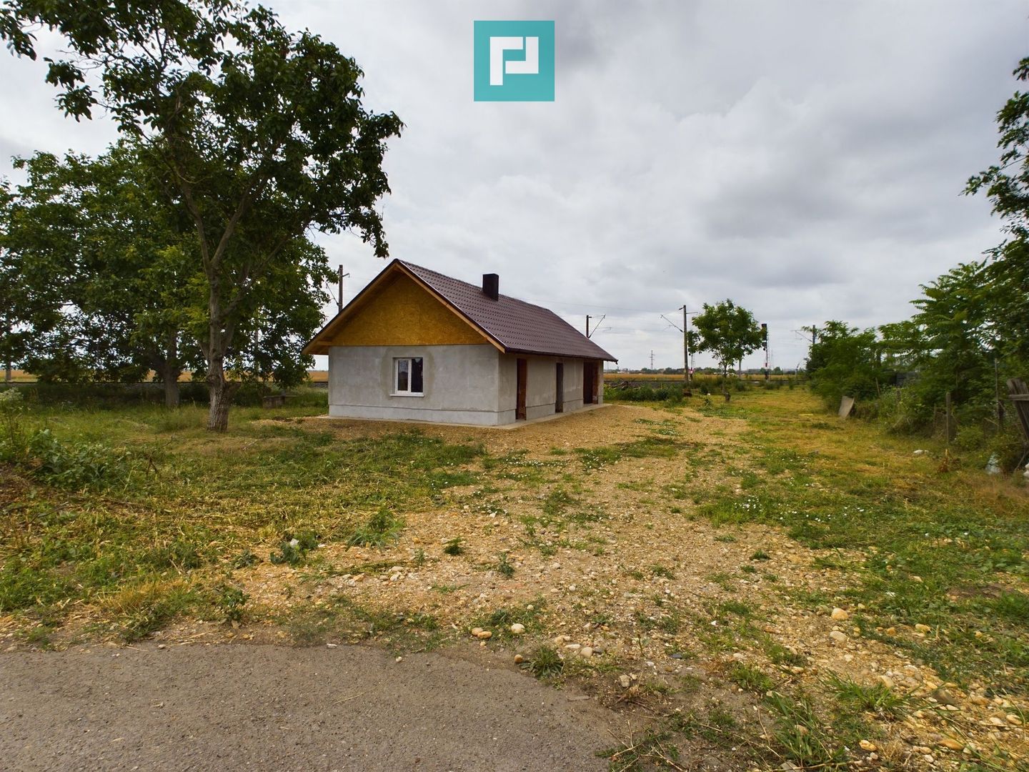 Casă cu 3 camere la roșu de vânzare zona 6Vânători - Poză 6