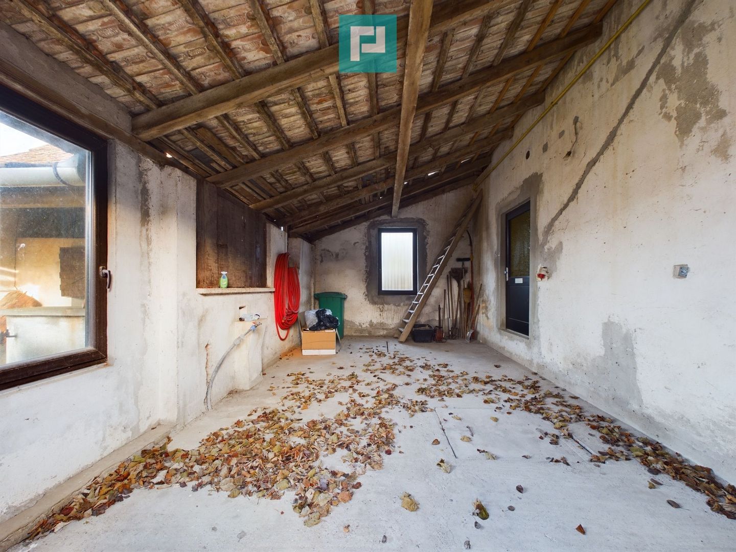 Casă generoasă în Periam județ Timiș - Poză 17