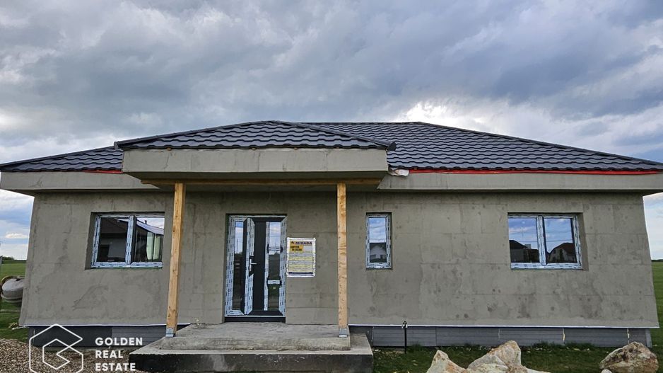 Casa cu teren de 500 mp, sat Mandruloc - Poză 1