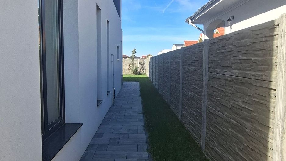 Duplex despărțit prin perete dublu/ Garaj - Poză 39