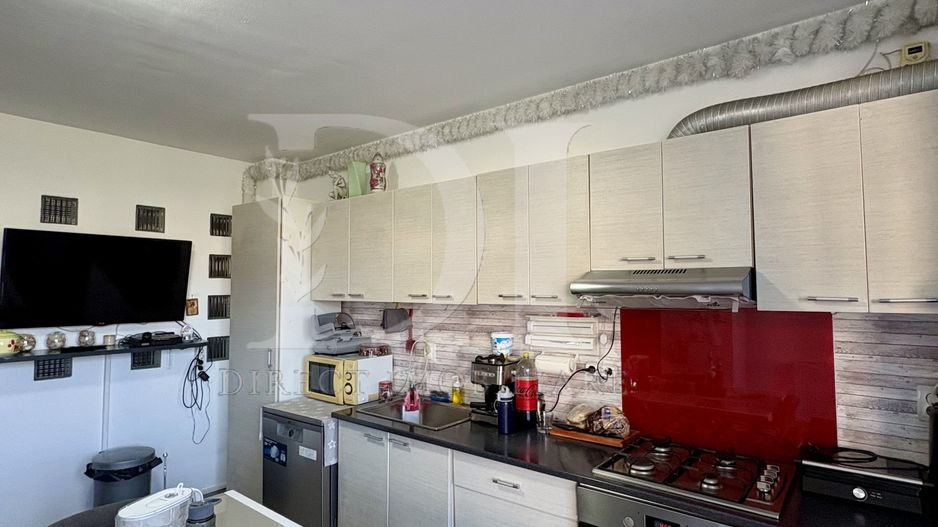 Apartament cu 3 camere -zona Eroilor Floresti - Poză 4