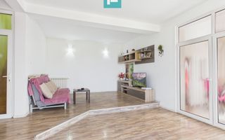 Casă cu 7 camere și teren generos în Șofronea - Poză 2