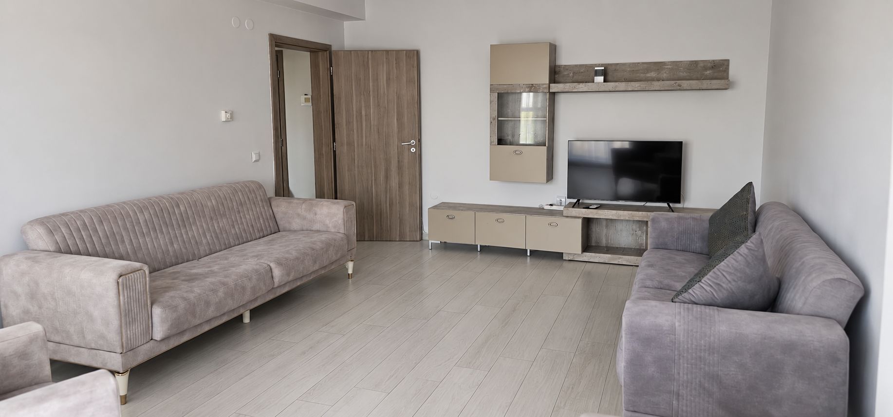 Apartament cu 3 camere - str. Domneasca, ultracentral, bloc nou - 700 euro - Poză 2