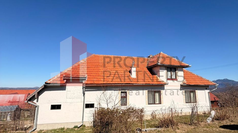 Casă tradițională cu 1800 mp teren  în Sohodol, Bran | Priveliște superba - Poză 4