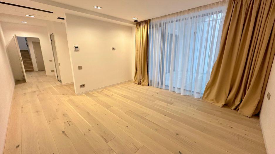 Apartament cu 3 camere tip duplex, zona Aviatorilor -  Charles de Gaulle - Poză 2