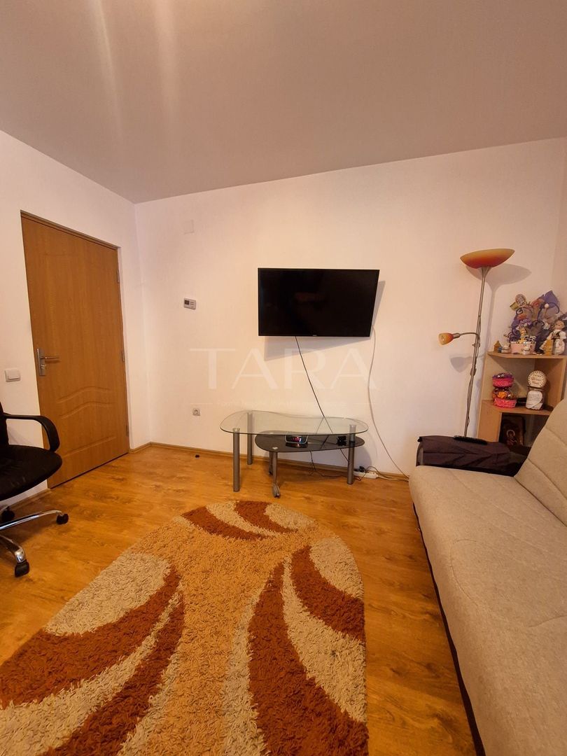 Apartament cu 3 camere și 2 locuri de parcare, zona Florilor. - Poză 2