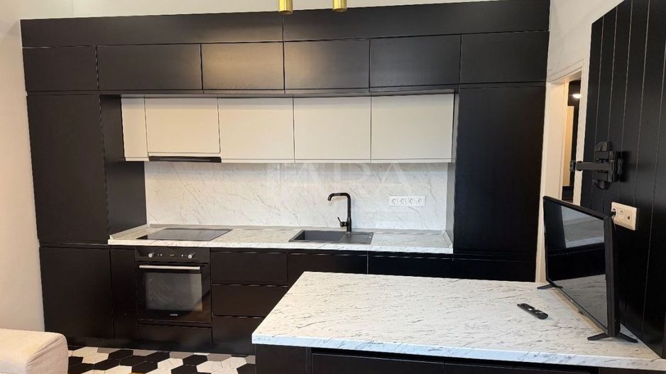 Apartament renovat cu curte comună în zona Piața Mihai Viteazul. - Poză 4