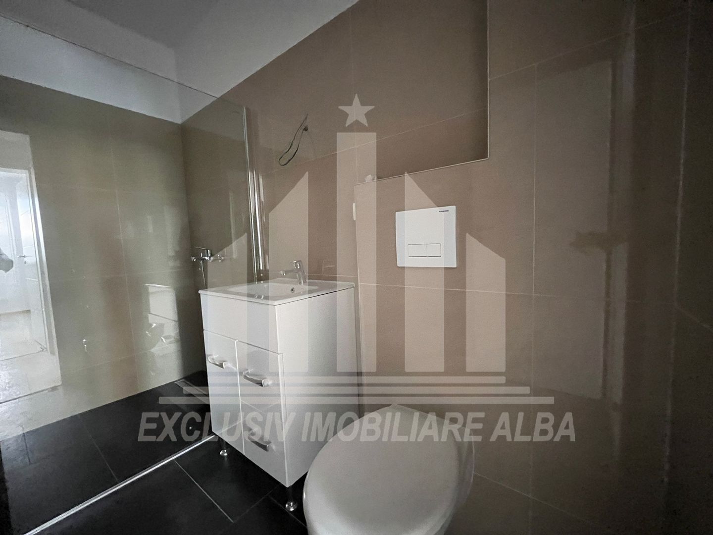 Apartament 2 camere bloc nou zona buna si linistita - Poză 4