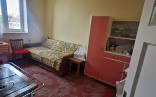 Vând apartament cu o camera in zona semicentrala a orasului - Poză 11