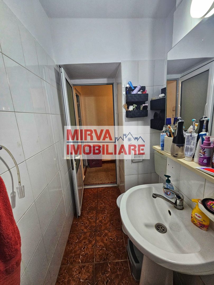 Apartament 2 camere – Central / Urlați – Etaj 2, balcon închis - Poză 9