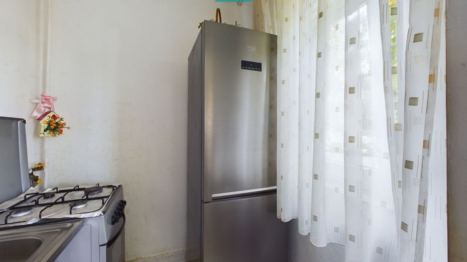 Garsonieră la etajul 2, zona Banu Mărăcine - Poză 3