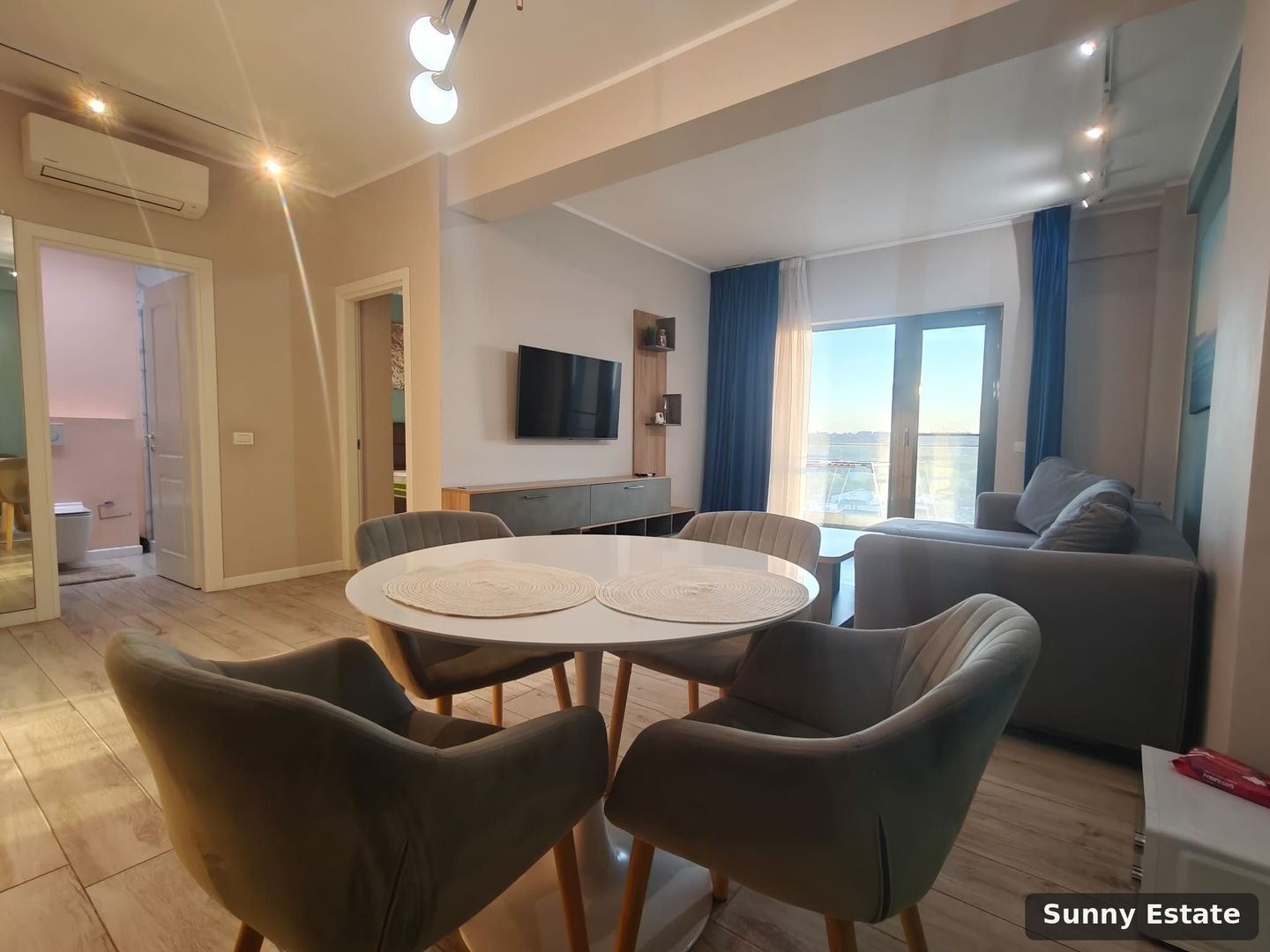 DE VÂNZARE — 3 CAMERE, B-DUL MAMAIA, DELFINARIU, VEDERE LAC - Poză 3
