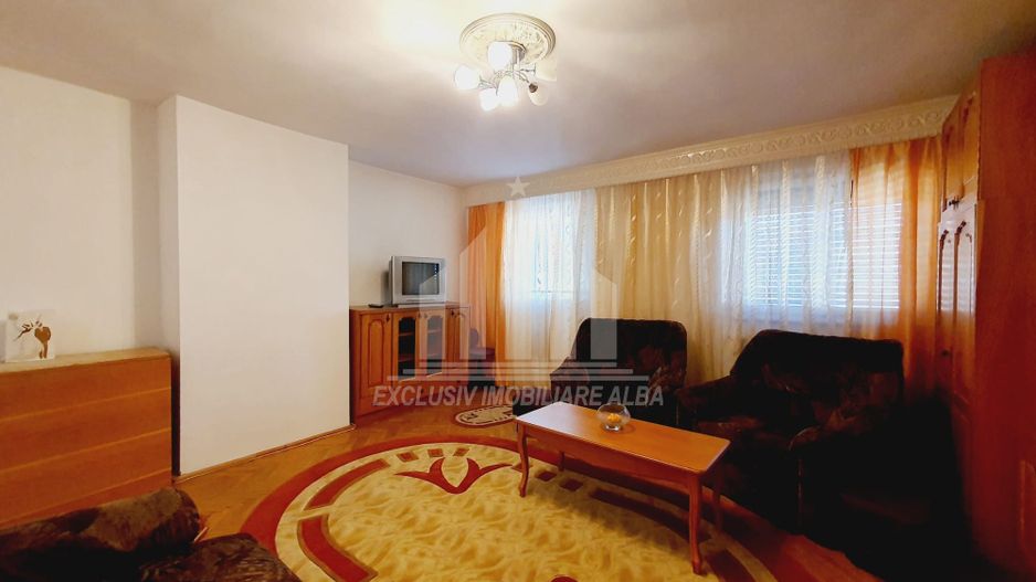 Apartament cu 3 camere decomandate, Cetate - Poză 2
