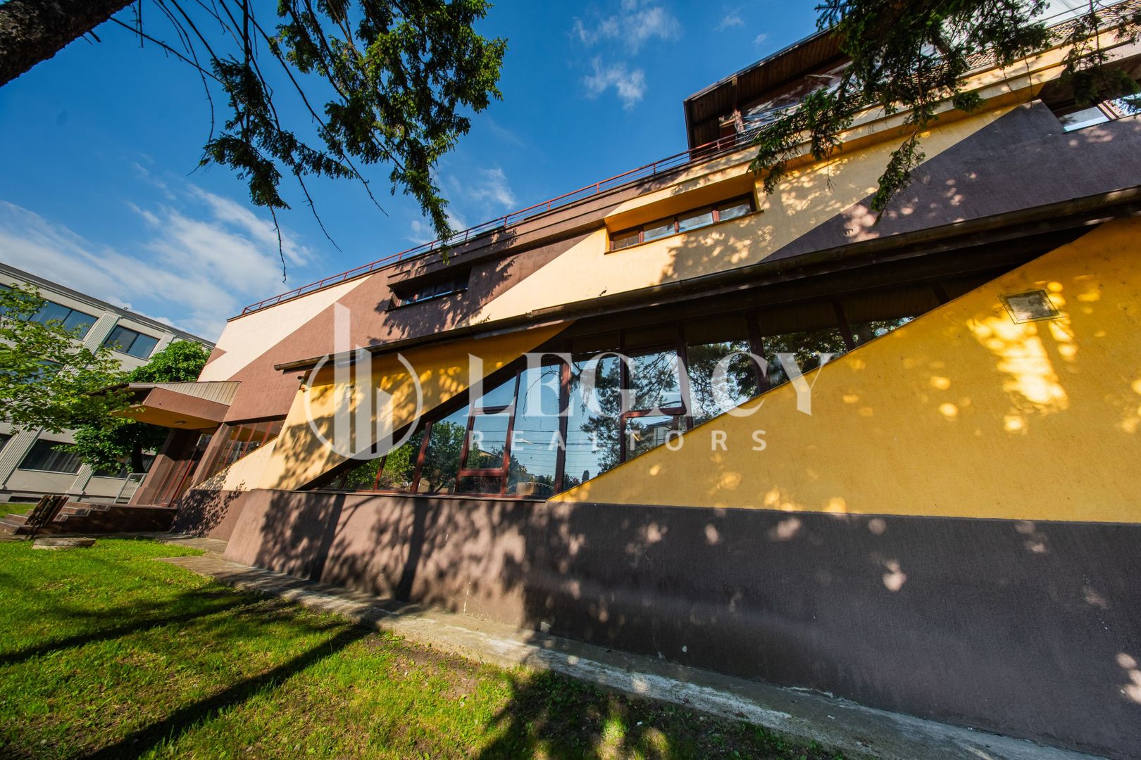 Clădire comercială cu potențial major de dezvoltare - Săveni, Botoșani - Poză 3