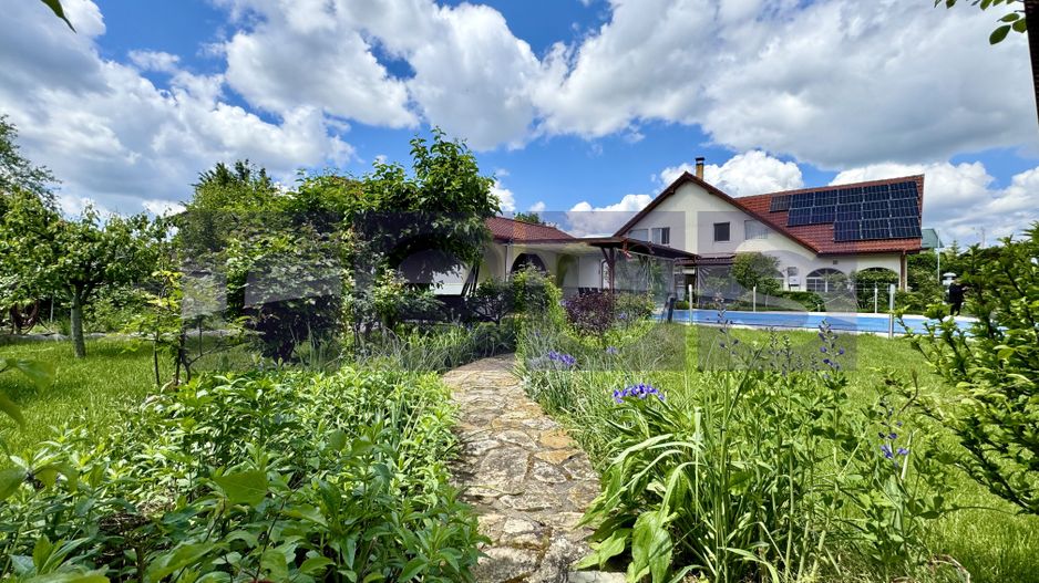 VANZARE VILA UNICA | PISCINA | TEREN 2.200 MP | CORBEANCA | OSTRATU - Poză 2