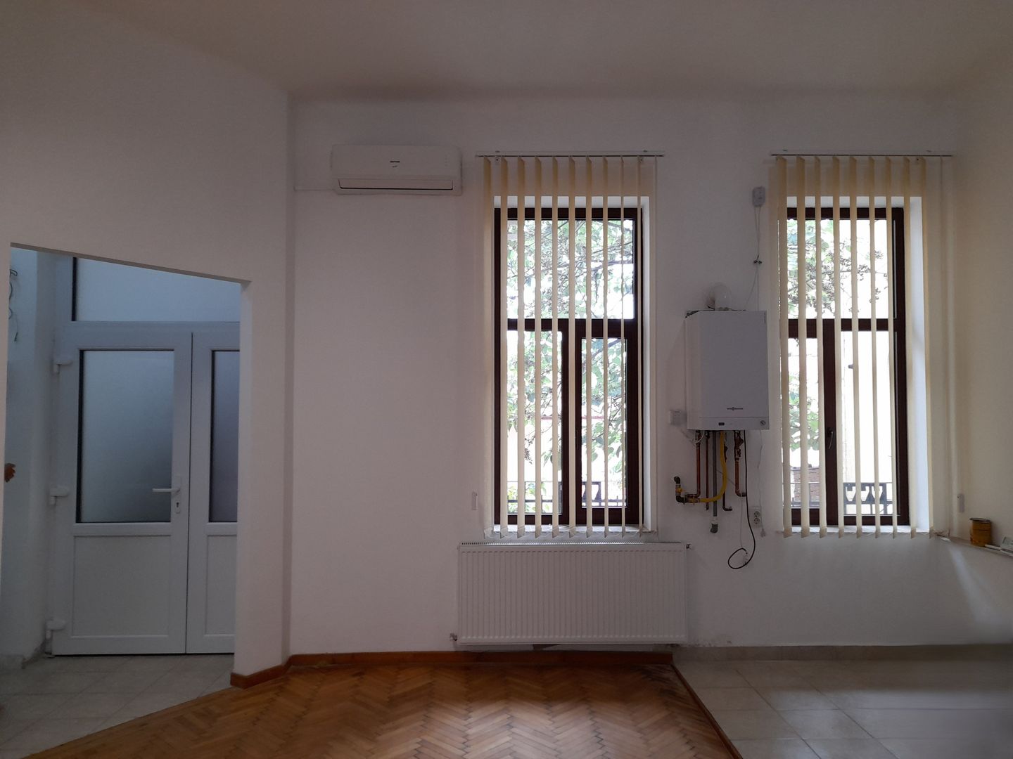Spatiu birou de inchiriat, situat pe str.I.Vulcan, Oradea - Poză 2