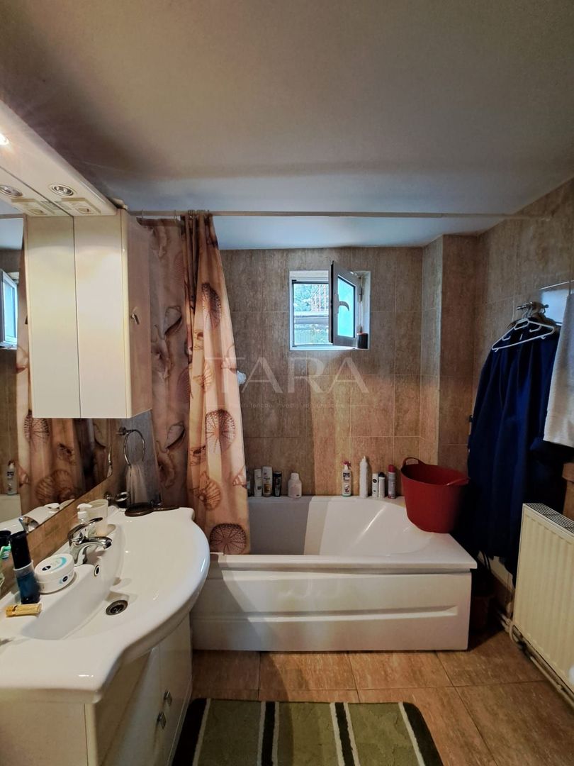 Casă cu 5 camere, zonă semicentrală, ideală pentru locuință sau birou. - Poză 5