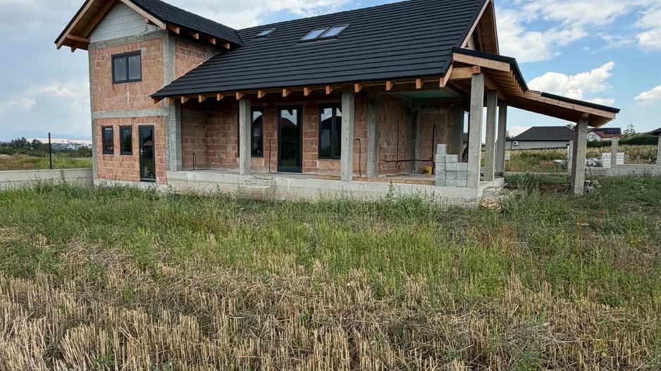 Casă la roșu de vânzare | 182 mp utili | Teren 550 mp - Poză 1