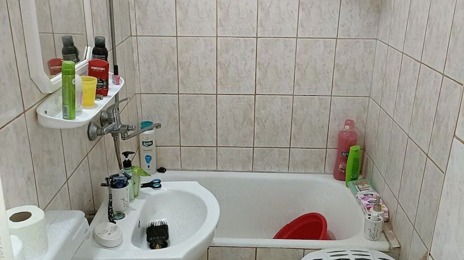 BRASADAS vinde garsonieră la etajul 1/4 pe Ostrovului. - Poză 3