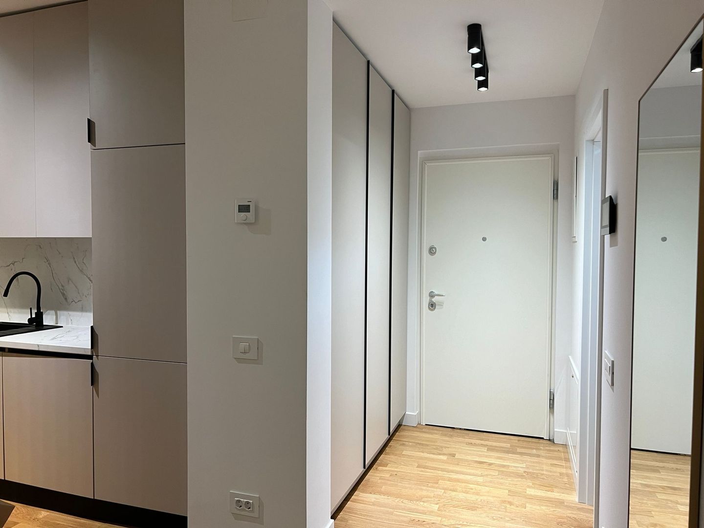 Prima inchiriere | Studio cu curte privata | Avalon Estate - Poză 10