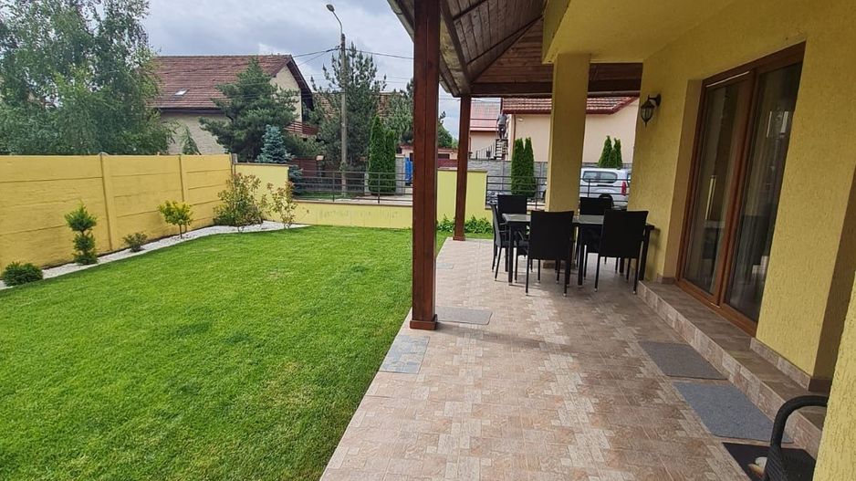 Vila spațioasă și recent renovată în Ghiroda! - Poză 24