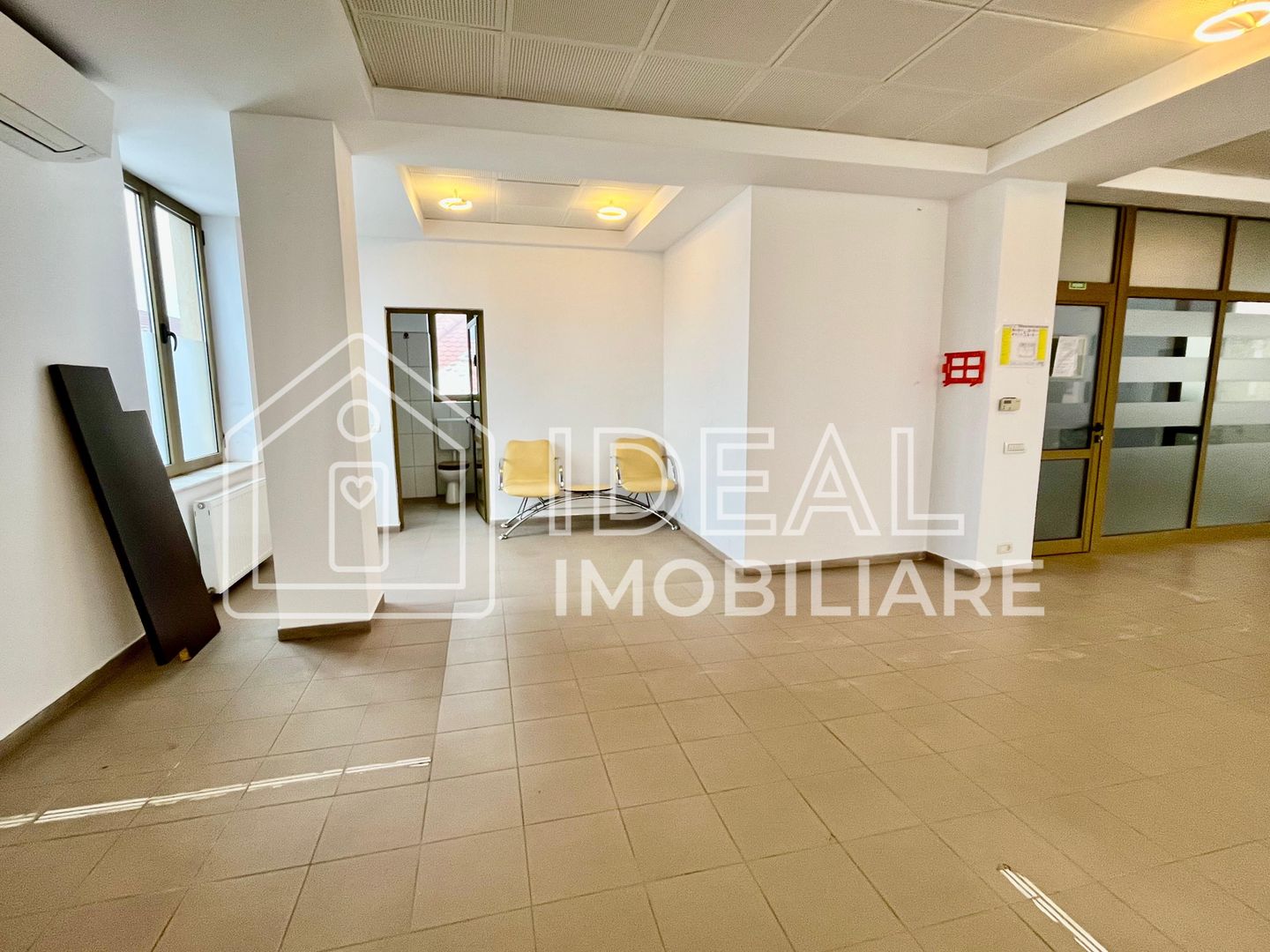 Spatiu de birouri/comercial de închiriat - Poză 3