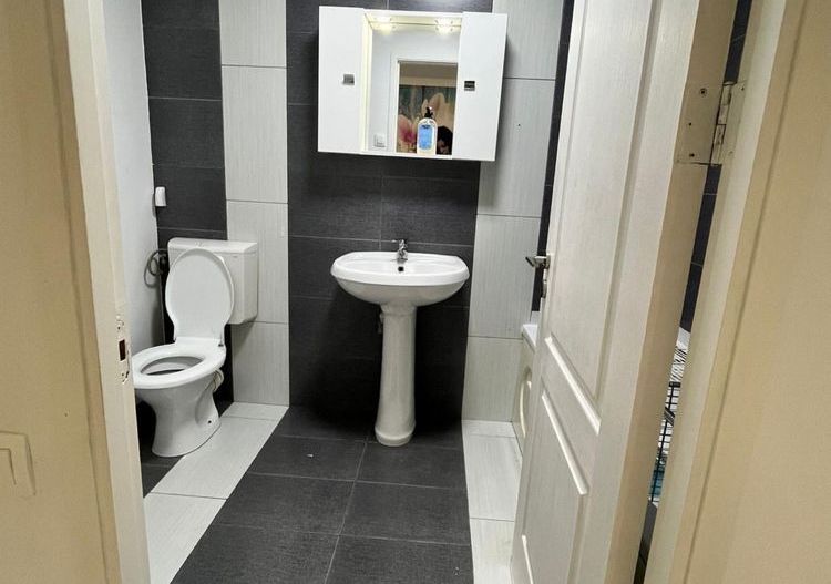 Vanzare apartament spatios 3 camere, 2 bai, bloc 2009, Titan, 10 min metrou - Poză 7