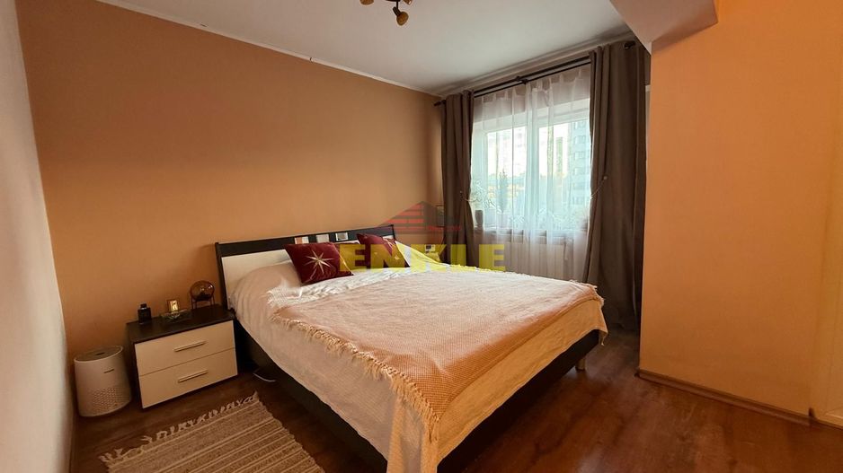 De vânzare / Închiriere – Apartament 3 camere decomandat - Poză 2