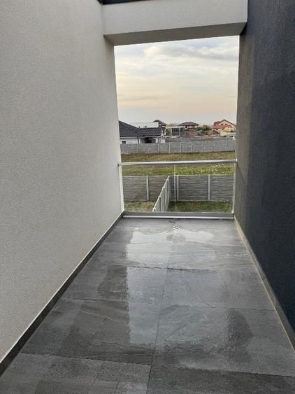 Duplex despărțit prin perete dublu/ Garaj - Poză 36