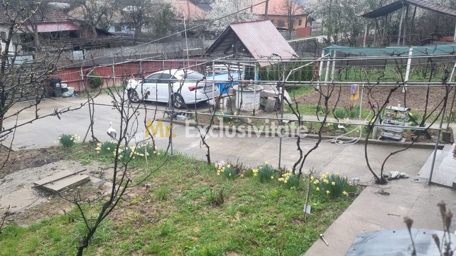 Casă P+M cu 1.558 mp teren, livadă și garaj - Poză 17