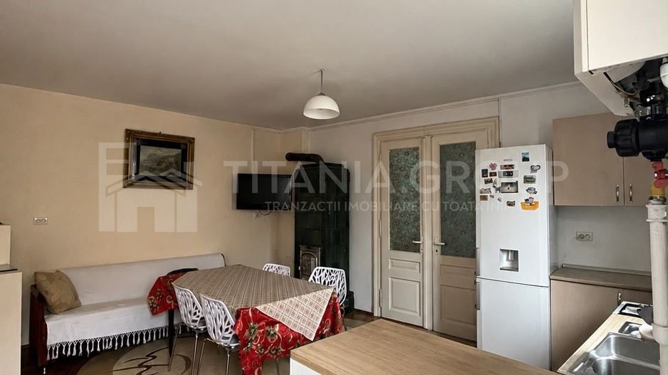 Apartament 3 camere, curte comună, Centrul Istoric Schei - Poză 3