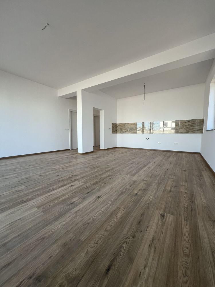 Casa cu 5 camere de vanzare in Nordul Bucurestiului - Poză 3