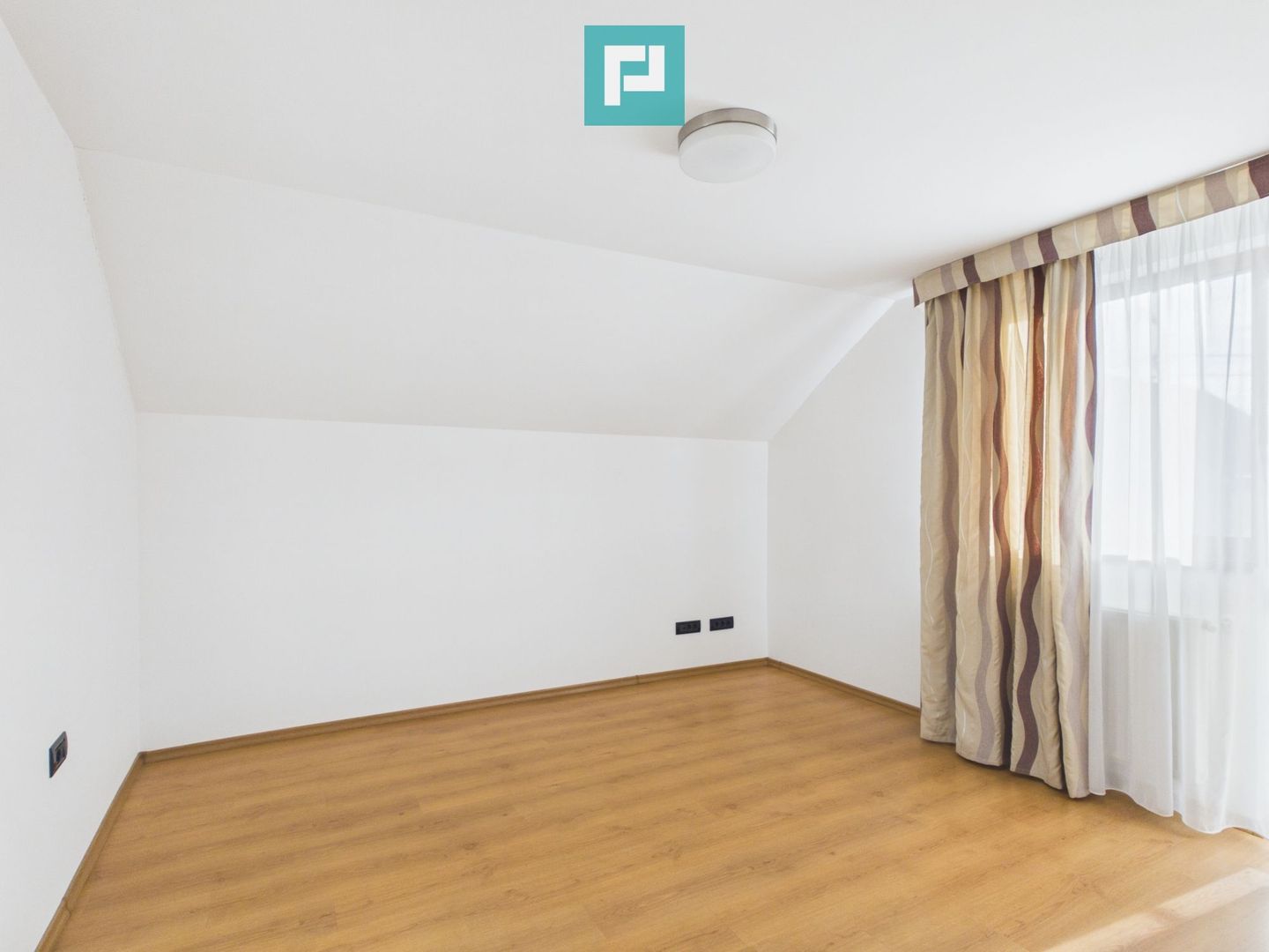 Casă de vânzare- 490 mp in Grigorescu /Oradea - Poză 10