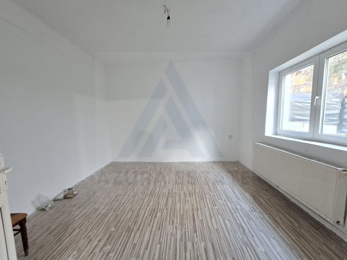 Casa 3 camere baie cu geam pivnita si teren 151 mp in zona Centrala - Poză 8